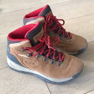 Columbia Newton Ridge Hiking Boots